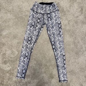 Like new snake skin sport legging VS Sport